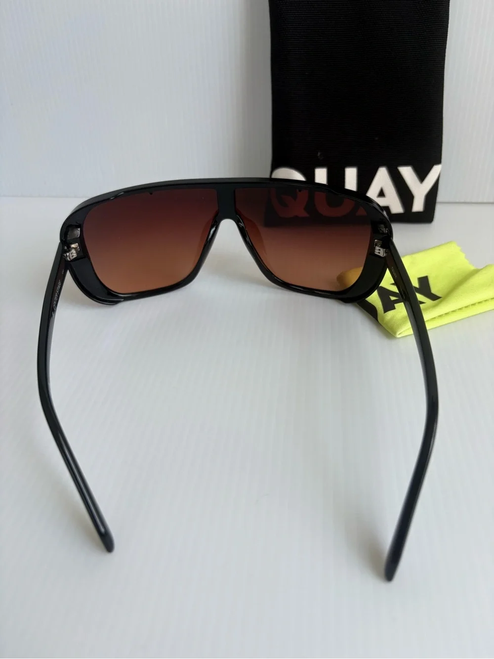 NEW QUAY Australia CENTER STAGE Black Frame Shields Paprika LENS WOMEN'S